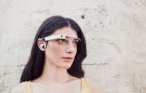 Google Glass: imágenes con su rediseño y el auricular incorporado [FOTOS]